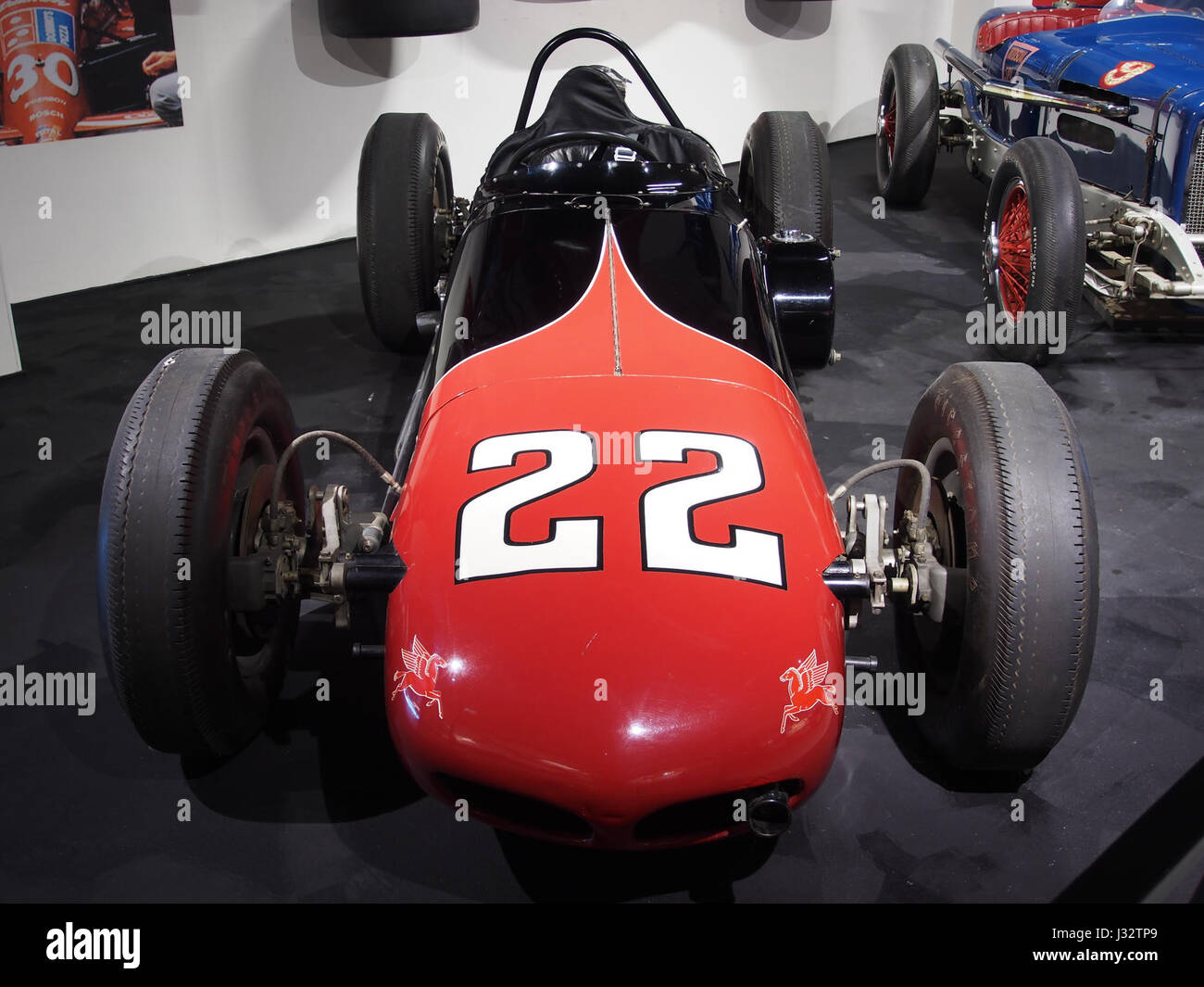 Der 1961 Watson Indianapolis ist ein Rennwagen mit einem 4,1-Liter-Vierzylindermotor, der 450 PS liefert und Geschwindigkeiten von bis zu 275 km/h erreicht Er wurde für das prestigeträchtige Rennen in Indianapolis 500 entwickelt. Stockfoto