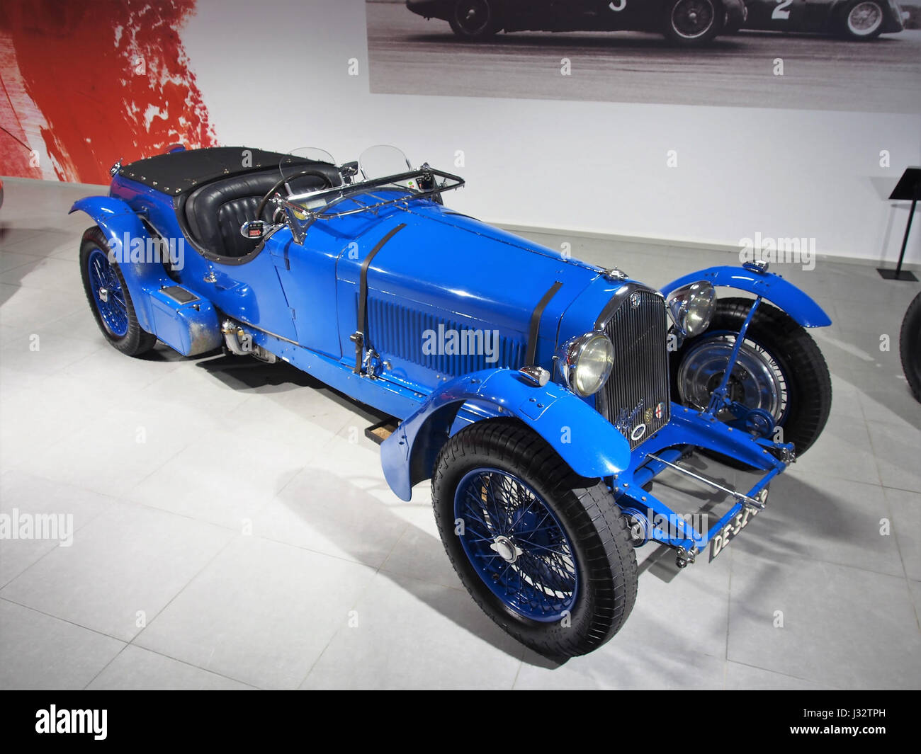 Der 1933 Alfa Romeo 8C 2300 ist ein historischer Rennwagen mit einem 8-Zylinder-Kompressormotor mit 180 PS und einem Hubraum von 2,6 Litern. Er wurde für Le Mans entwickelt und vereint Leistung und Luxus in einem Tourenmodell. Stockfoto