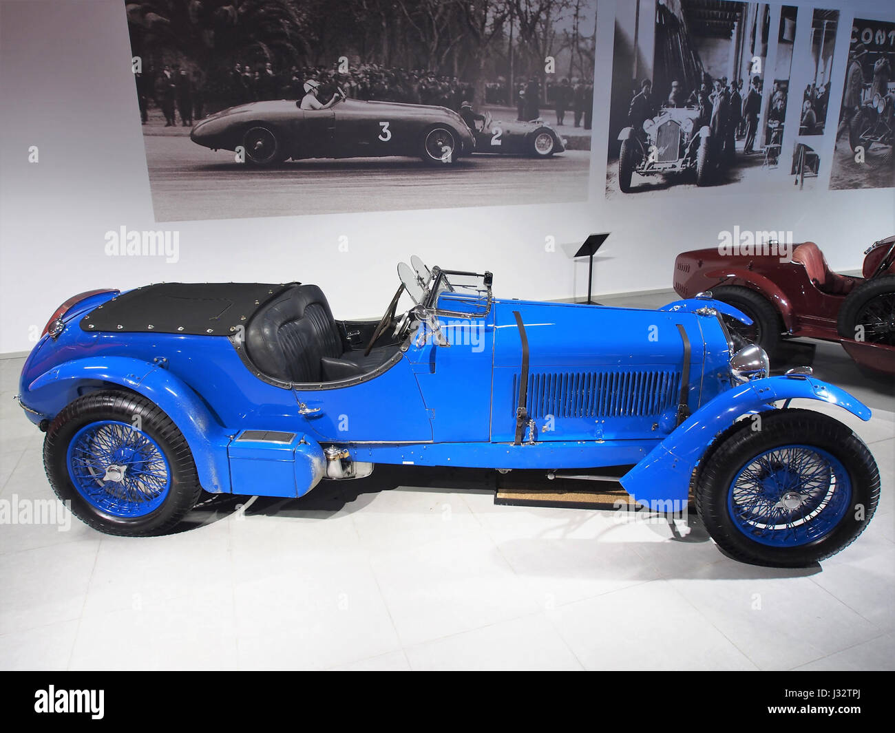 Ein 1933 Alfa Romeo 8C 2300 Le Mans Touring, ein 8-Zylinder-Kompressor mit 180 PS, fotografiert, um seine Eleganz und Leistung in der Automobilgeschichte zu demonstrieren. Stockfoto