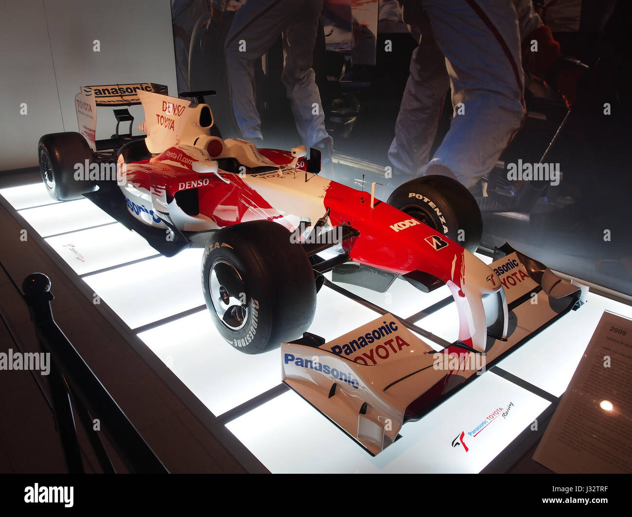 Der 2009 Toyota TF109 ist ein Formel-1-Rennwagen mit 2,4-Liter-V8-Motor. Er wurde für den Wettkampf entwickelt und nahm an der F1-Saison 2009 Teil und bot hohe Leistung und Innovation. Stockfoto