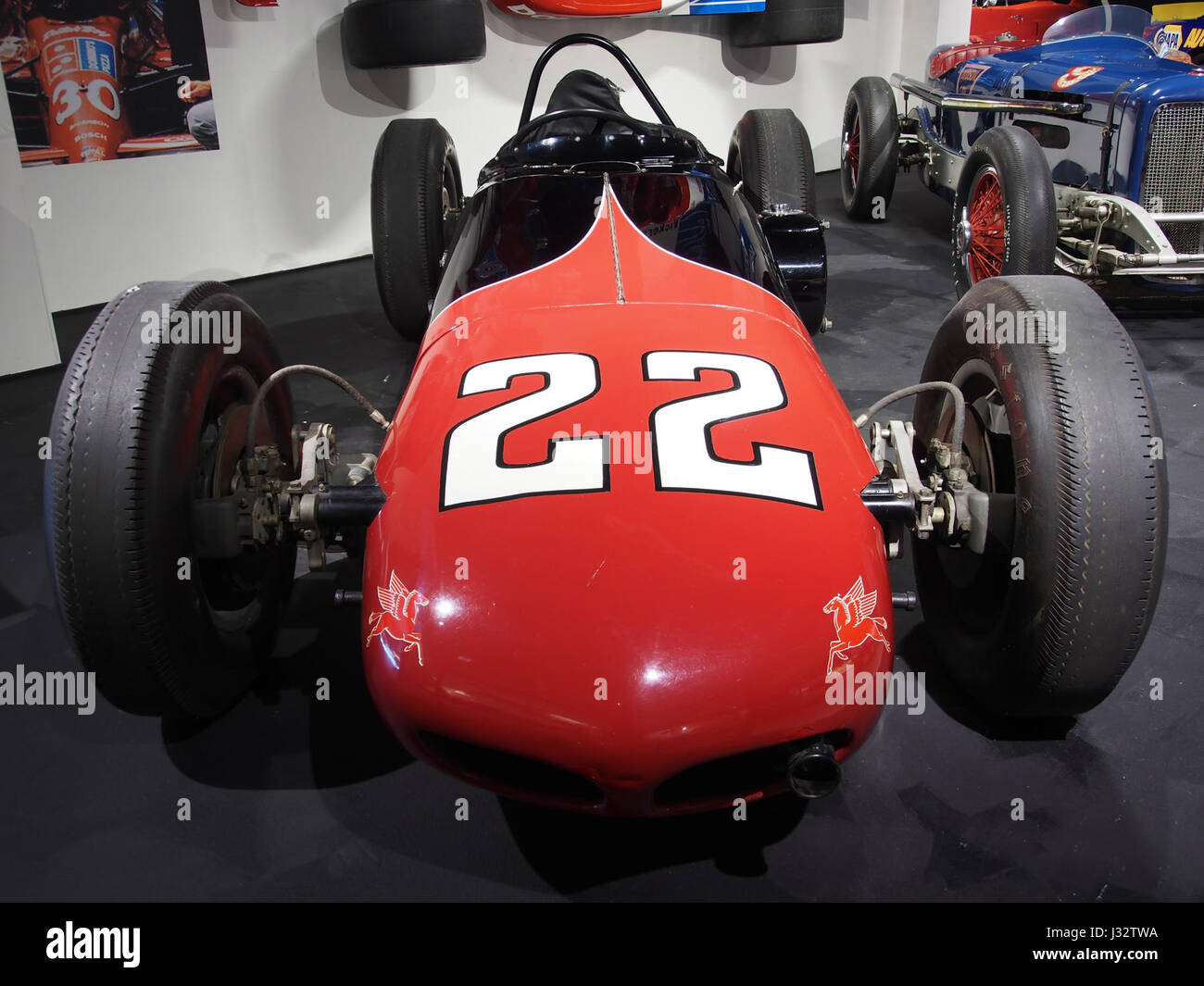 Dieser 1961 Watson Indianapolis Wagen mit 4,1 Liter Vierzylindermotor ist bekannt für seine hohe Leistung und erreicht Geschwindigkeiten von bis zu 275 km/h. Sie war ein wichtiger Wettbewerber beim Rennen 500 in Indianapolis. Stockfoto