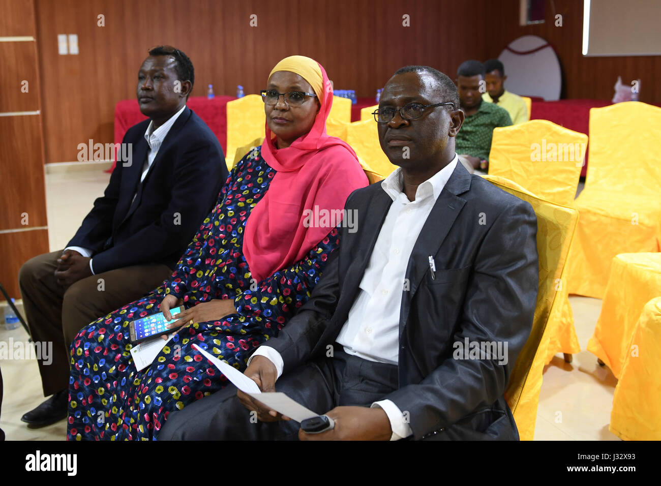 Am 28. März 2017 versammelten sich die Teilnehmer in Mogadischu, Somalia, zur hochrangigen nationalen Konferenz über soziale Eingliederung und Armutsbekämpfung somalischer Minderheiten. Die Konferenz, die vom Ministerium für Arbeit und Soziales der Bundesregierung Somalias organisiert wurde, zielte darauf ab, die Herausforderungen somalischer Minderheiten anzugehen. AMISOM Photo / Omar Abdisalan. Stockfoto