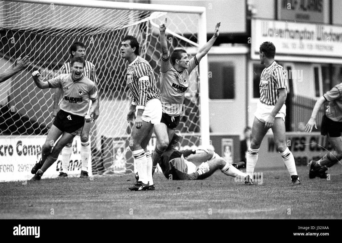 Fußball-Action Wolverhampton Wanderers V Shreffield United 9. Mai 1989 Steve Bull und Gary Bellamy wenden sich an um Wölfen Ziel zu feiern. Stockfoto