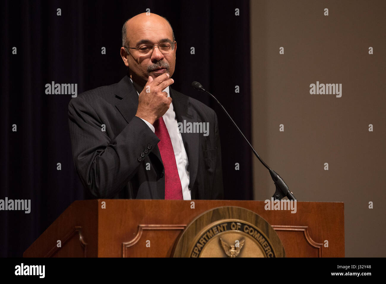 020817: Washington, D.C. - U.S. Customs and Border Protection in Partnerschaft mit dem US Department of Commerce (DOC), US Environmental Protection Agency (EPA) und US Agency for International Development (USAID), feierte National African American History Month mit dem Programm Thema "Krise in Black Education" und mit Keynote-Speaker Dr. Ronald Mason, Präsident der University of the District Of Columbia.  Das diesjährige Thema "Krise in Black Education" unterstreicht die zentrale Rolle der Bildung in der Geschichte der Afro-Amerikaner und lenkt die Aufmerksamkeit auf die cr Stockfoto