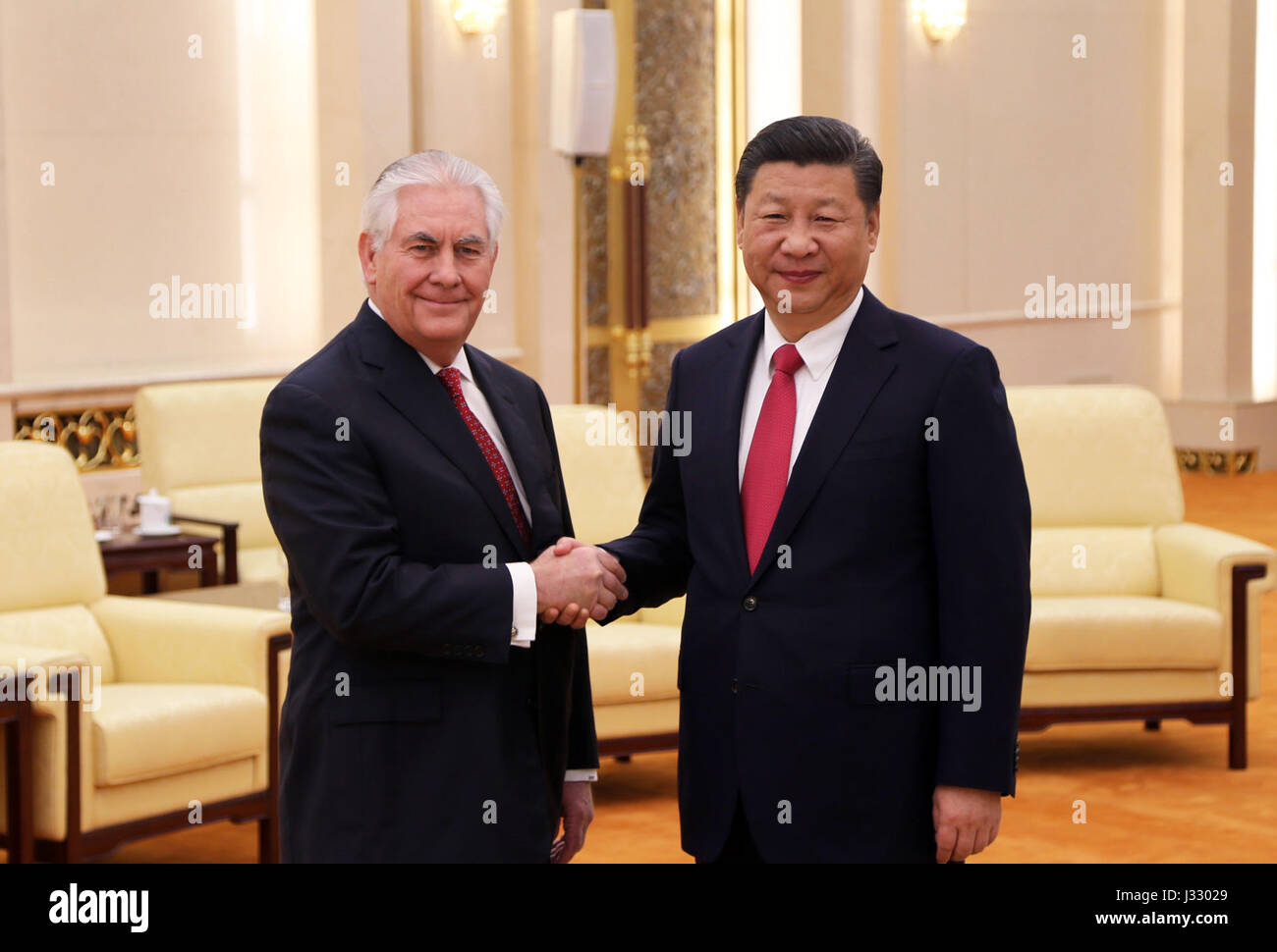 US-Außenminister Rex Tillerson trifft sich am 19. März 2017 in Peking mit dem chinesischen Präsidenten Xi Jinping zu einer bilateralen Diskussion über internationale Beziehungen und zentrale globale Fragen. Stockfoto