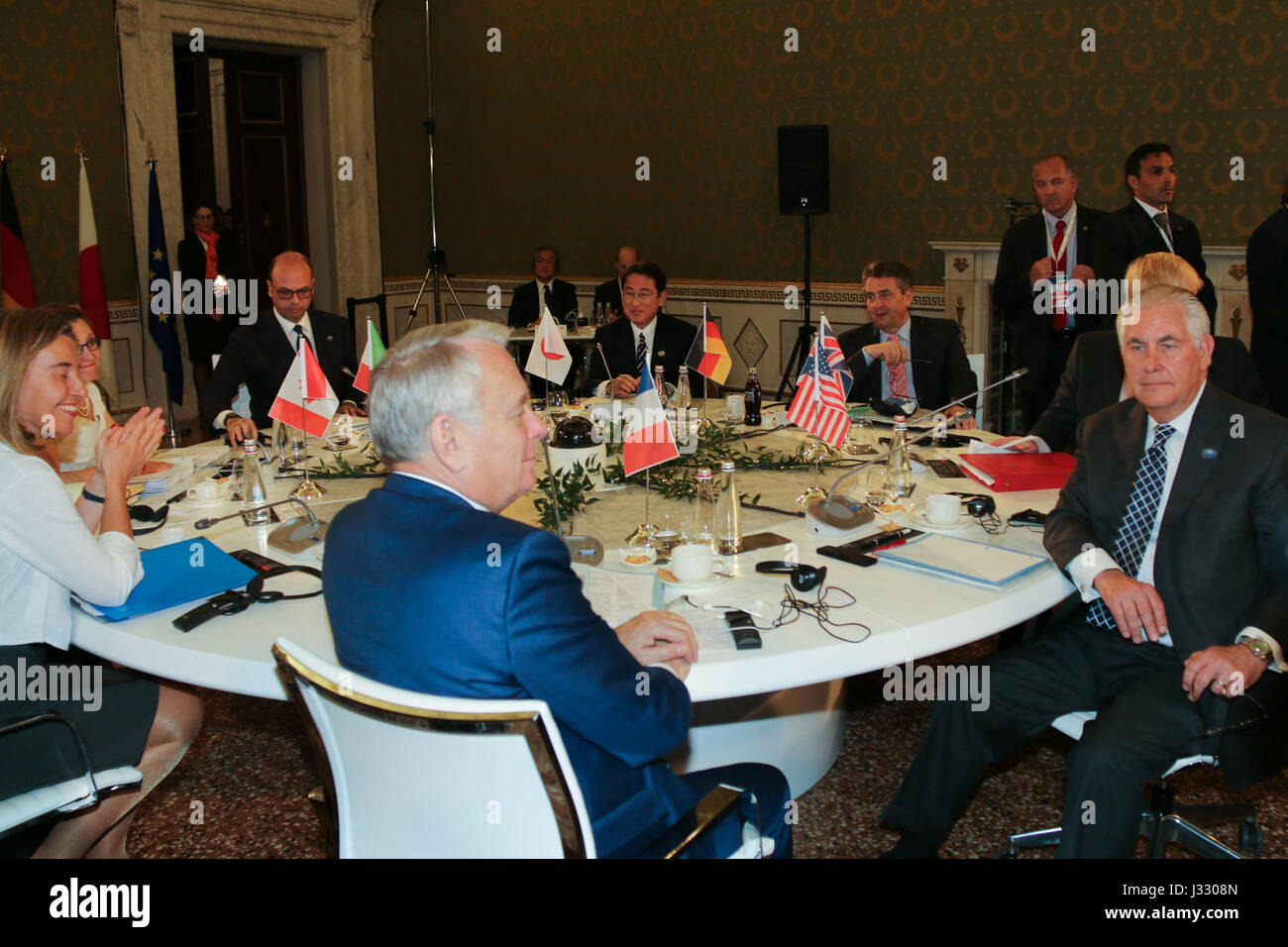 US-Außenminister Rex Tillerson nimmt an der G7-Ministerarbeitssitzung in Lucca, Italien, Teil, auf der globale Kollegen, darunter Japan, Deutschland, das Vereinigte Königreich, Italien, Frankreich, Kanada und die EU, internationale Fragen diskutieren. Stockfoto