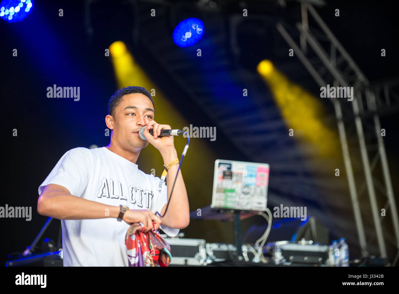 Pfarrhaus Farm, Woodmancott, Winchester, Hampshire, Vereinigtes Königreich. 1. Juli 2016. Loyle Carner führt bei Blissfields Music Festival 2016. House Party Thema. Blissfields Musikfestival wurde 2001 von Paul und Mel Bliss gegründet und versammelt eine Reihe von Auszeichnungen in den Jahren, einschließlich das "beste kleine Festival" bei den UK Festival Awards 2007. © Will Bailey / Alamy Stockfoto