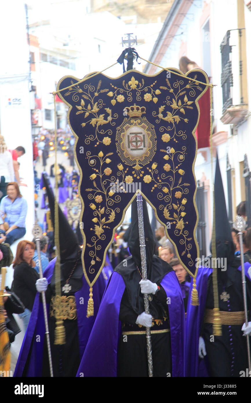 Christlichen religiösen Osterprozession durch Straßen Setenil de las Bodegas, Provinz Cadiz, Spanien Stockfoto