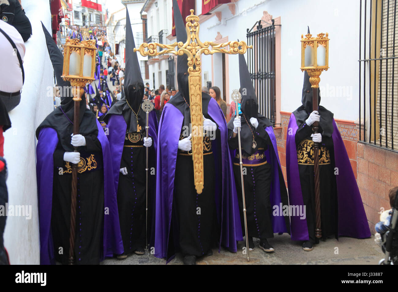 Christlichen religiösen Osterprozession durch Straßen Setenil de las Bodegas, Provinz Cadiz, Spanien Stockfoto