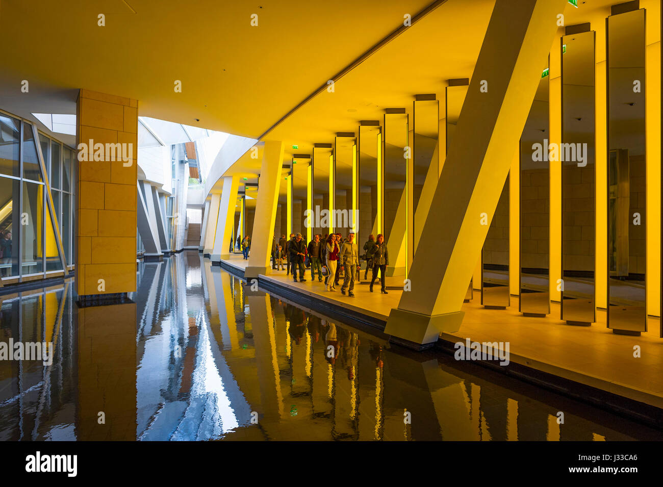 Louis Vuitton Foundation, privates Museum für moderne Kunst, Architekt Frank Gehry, Bois de Bologne, Paris, Île-de-France, Frankreich Stockfoto