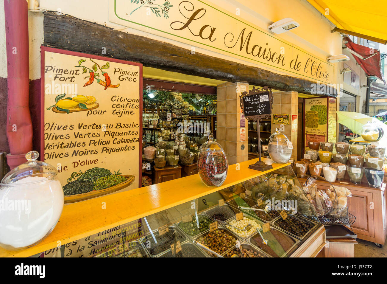 La Maison de l' Olvie, Gourmet-Shop, Oliven, Nizza, Alpes Maritimes, Provence, Côte d ' Azur, Mittelmeer, Frankreich, Europa Stockfoto