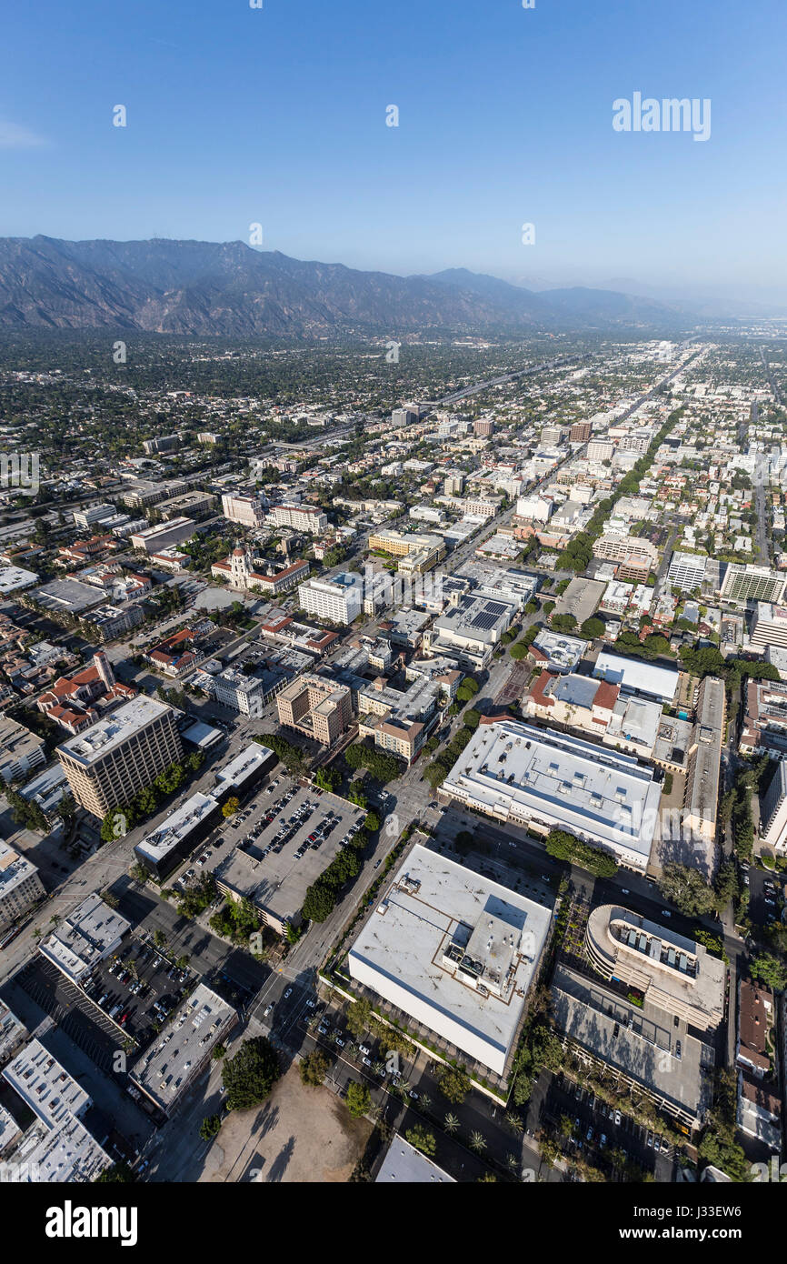 Luftbild von Pasadena und dem San Gabriel Valley in der Nähe von Los Angeles, Kalifornien. Stockfoto