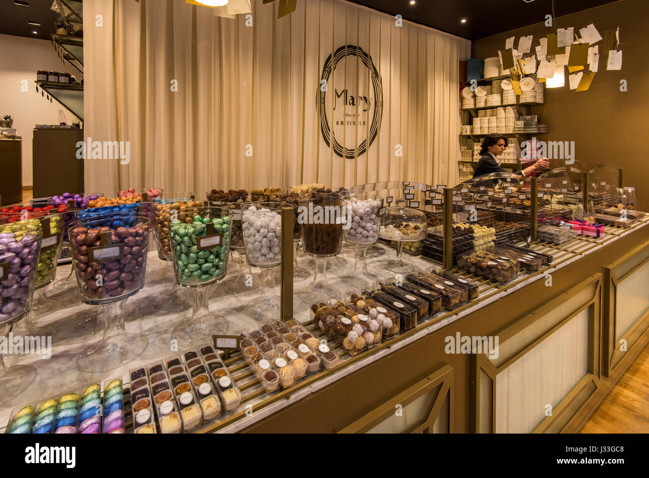 Innenansicht des Mary Chocolatier, einer der am meisten bekannten Schokoladen-Läden in Brüssel, Belgien Stockfoto