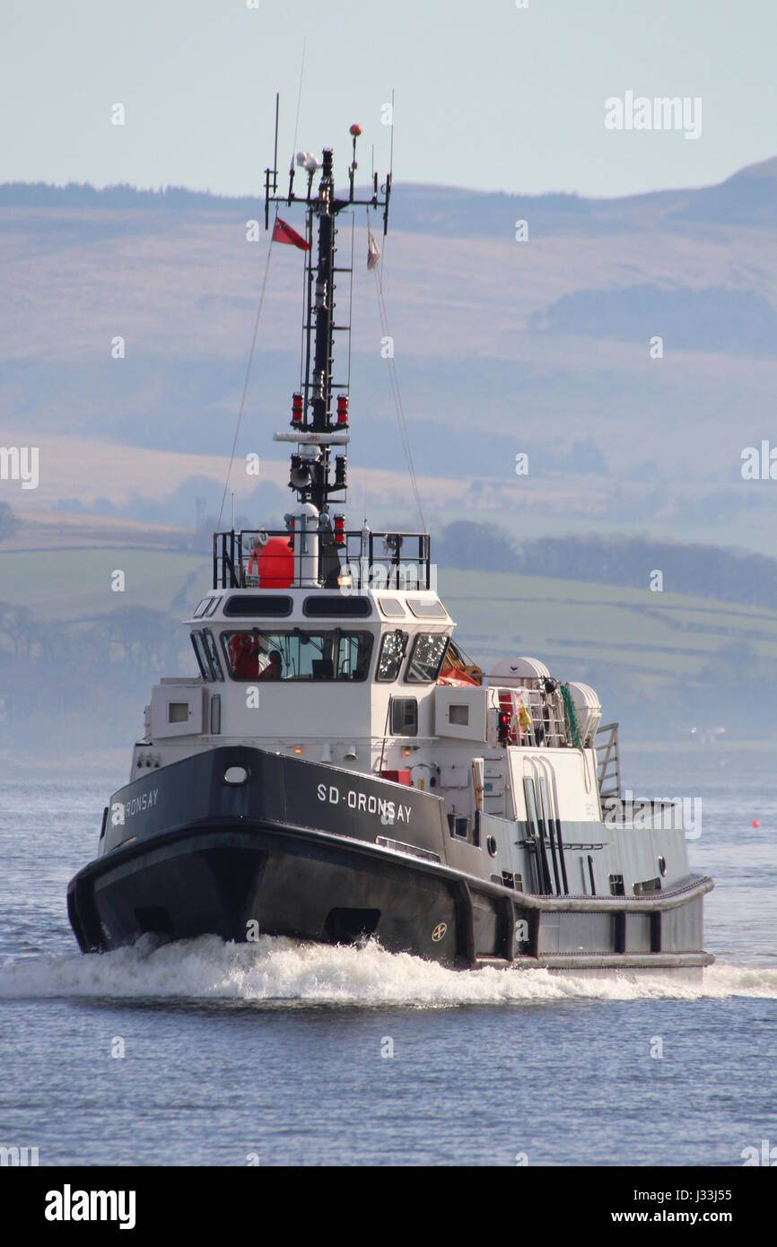 SD Oronsay, liefern eine Oban-Klasse Admiralität Fuhrpark Ausschreibung/Crew Schiff, Pässe Indien Osthafen in Greenock während der Übung Joint Warrior 17-1 Stockfoto