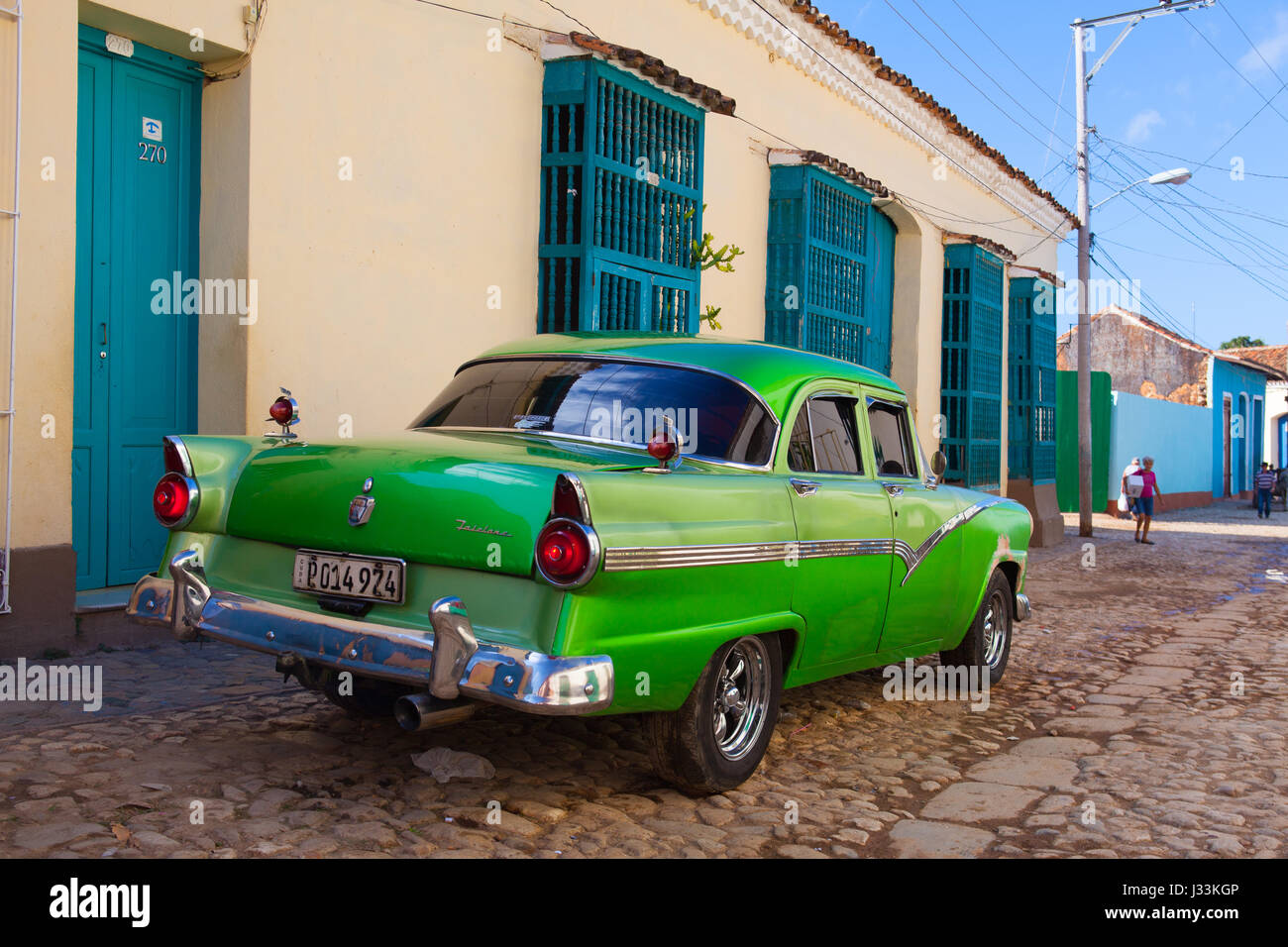 Trinidad, Kuba - Januar 29,2017: alte amerikanische Autos auf der Straße in Trinidad, Cuba.Thousands dieser Fahrzeuge sind in Kuba noch gebräuchlich und sie sind geworden Stockfoto