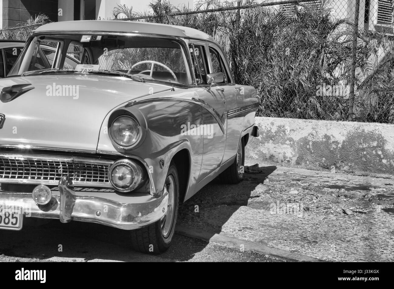 Havanna, Kuba - Februar 2,2017: alte amerikanische Autos auf der Straße Alt-Havanna, Cuba.Thousands dieser Fahrzeuge sind in Kuba noch gebräuchlich und werden sie haben ein Stockfoto