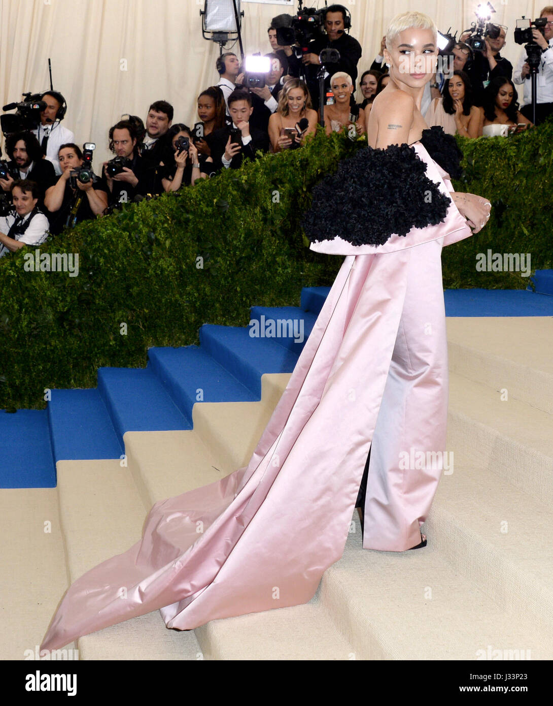 Zoe Kravitz Teilnahme an The Metropolitan Museum of Art Kostüm Institut Benefiz-Gala 2017, in New York, USA. PRESSEVERBAND Foto. Bild Datum: Montag, 1. Mai 2017. PA-Geschichte-SHOWBIZ-Gala zu sehen. Bildnachweis sollte lauten: Aurore Marechal/PA Wire Stockfoto