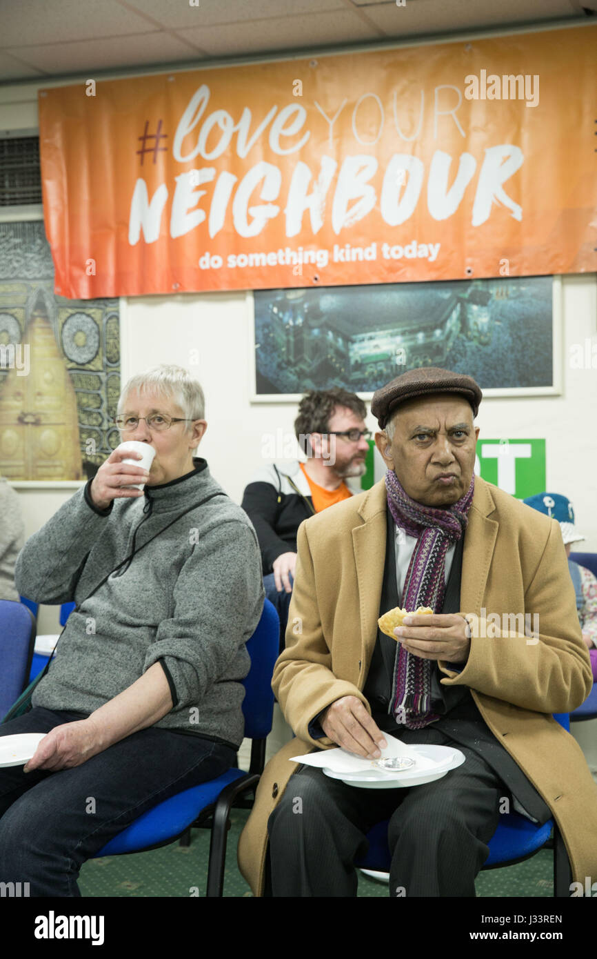 Birmingham-Moschee eine britische Tee-Party am Tag, den der English Defence League eine Kundgebung in Birmingham statt, abgehalten Stockfoto
