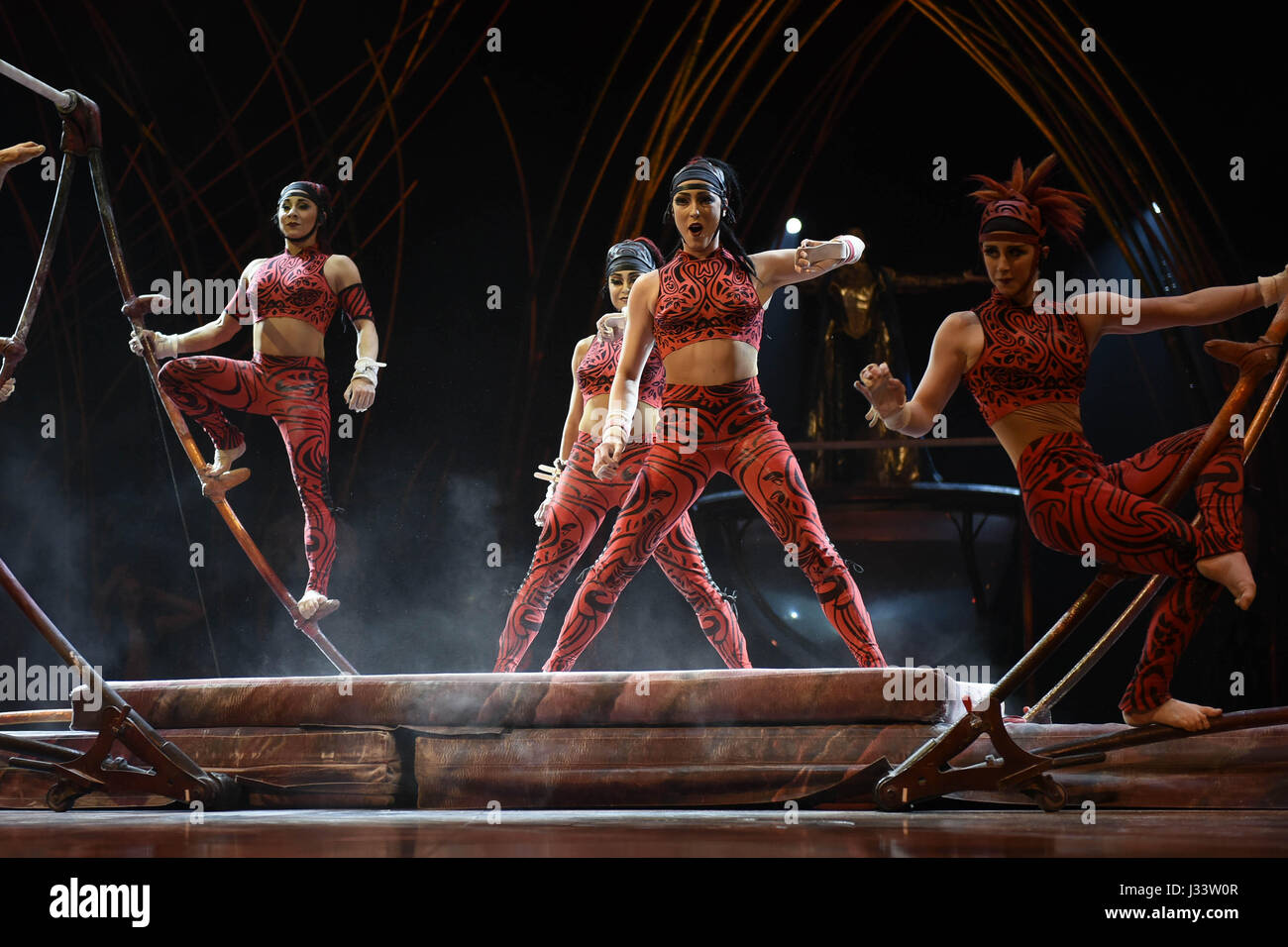 Der Cirque du Soleil Franchise-Unterhaltung Firma Kunststücke seine neueste Show AmaLuna basierend auf Shakespeares "Der Sturm" in Rom, Italien, 29. April 2017 Stockfoto