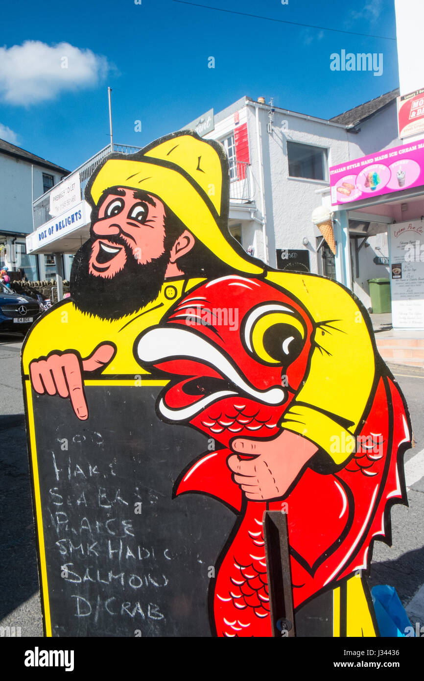 Fischer, Schild, Schilder, Verkauf, frisch, Fisch, shop, Hafen, Tourismus, Angeln, Boot, Reisen, New Quay, Hafen, Cardigan Bay, Ceredigion, Küste, West Wales, Wales, UK Stockfoto