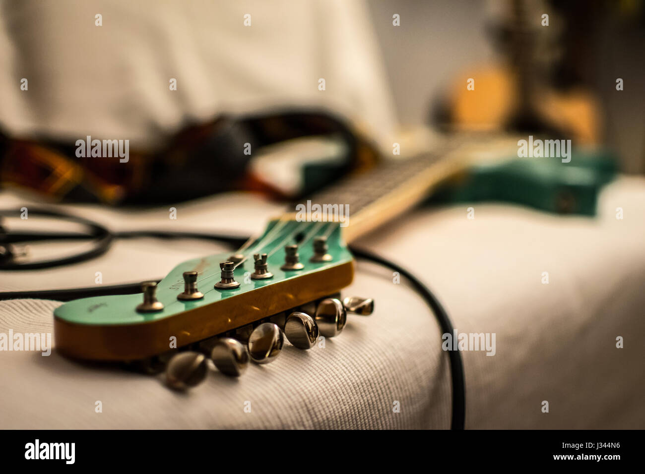 Squier von Fender e-Gitarre, Kopfplatte Nahaufnahme Stockfoto