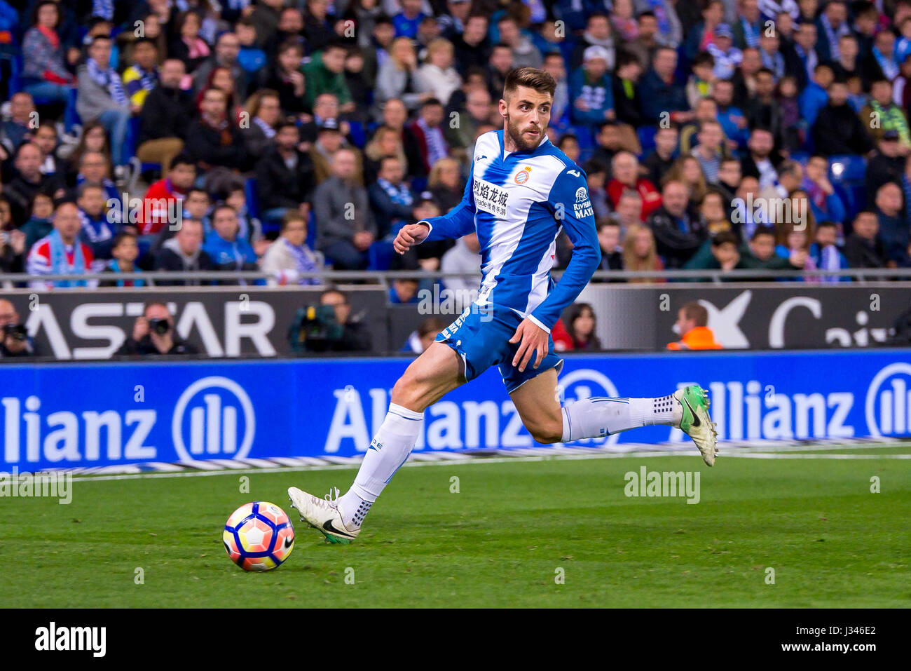 BARCELONA - APR-29: David Lopez spielt bei der La Liga-Match zwischen RCD Espanyol Barcelona und dem FC Barcelona im RCDE Stadion am 29. April 2017 in Barcelona, Spanien Stockfoto