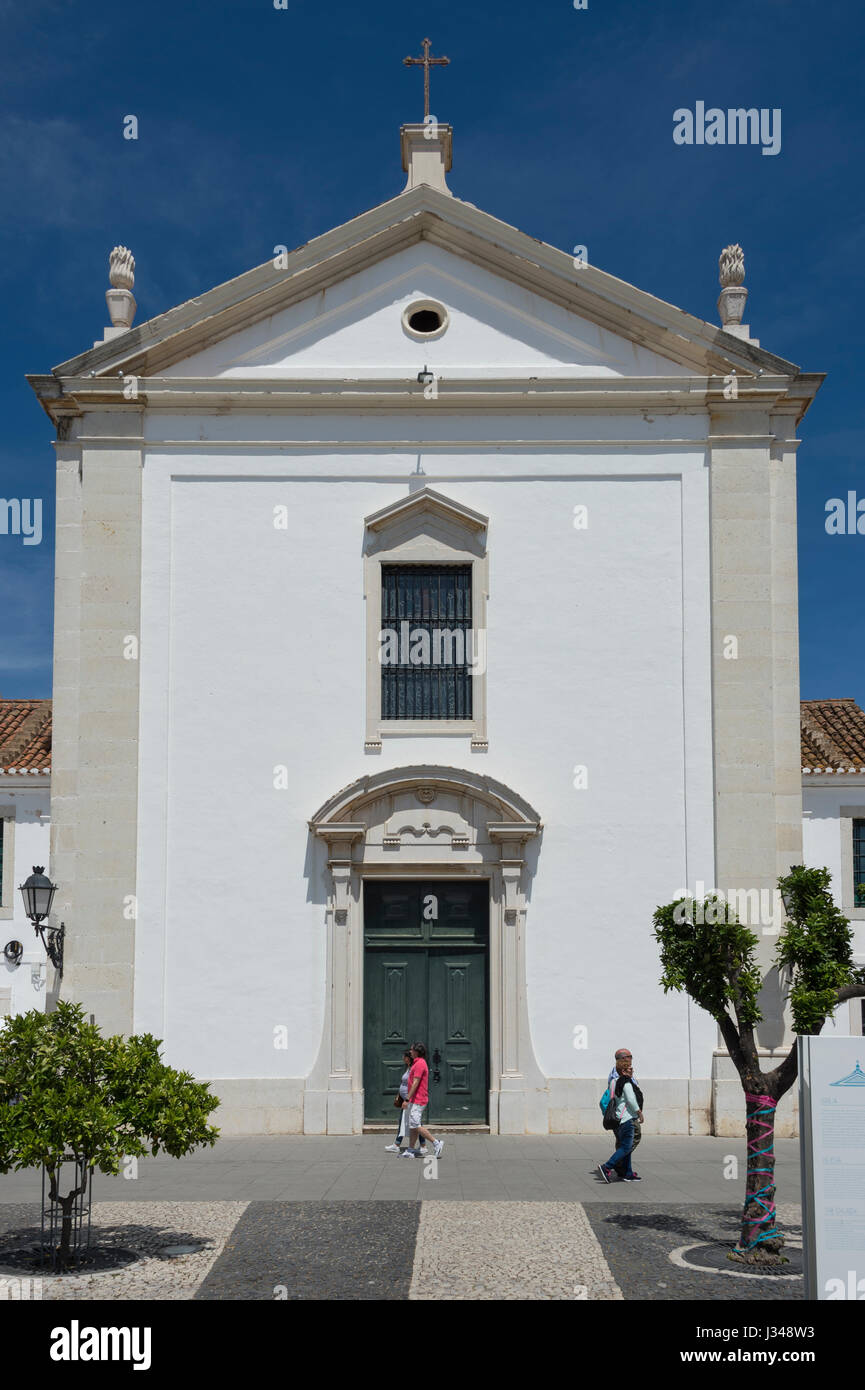 Kirche in Praça Marques de Pombal, Vila Real de Santo Antonio zu tun Stockfoto