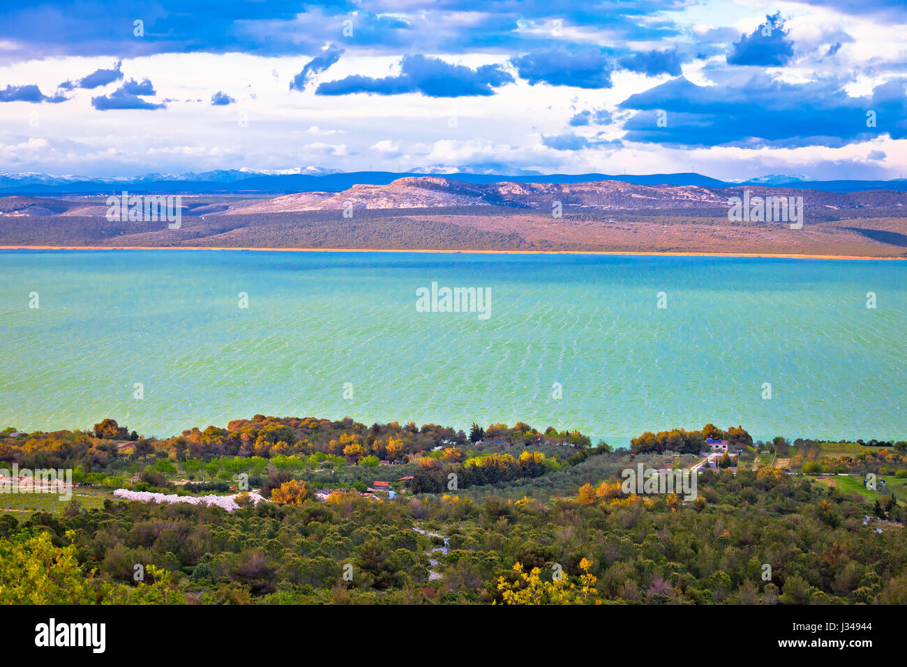 Vransko See und Landschaft Luftaufnahme, Dalmatien, Kroatien Stockfoto