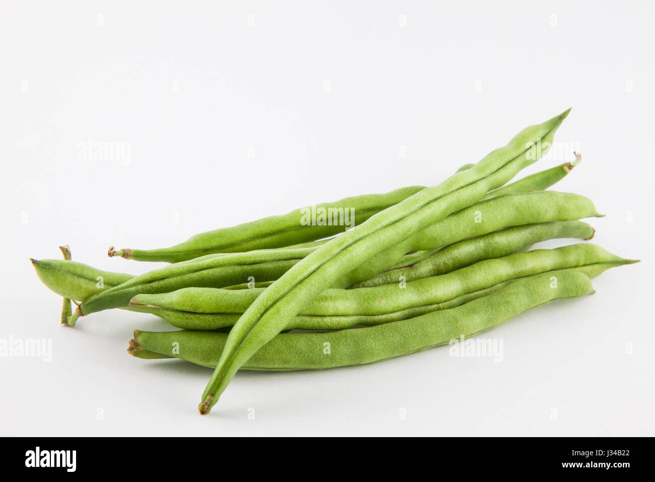 Grüne Bohne (Phaseolus Vulgaris) in weißen Hintergrund isoliert ...