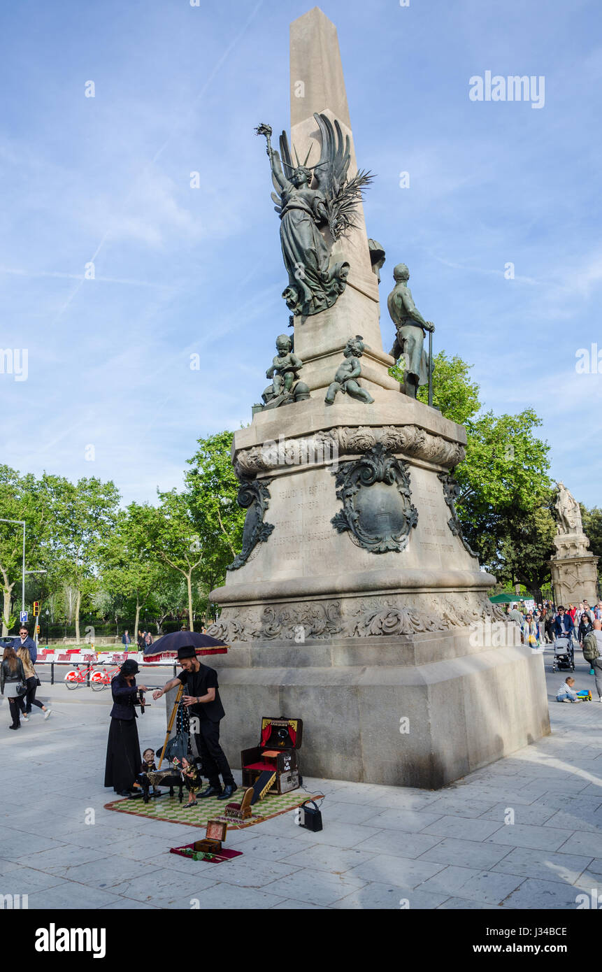 Puppenspieler habe ich auf eine Leistung neben der Rius Taulet Denkmal am Passeig de Lluís Companys in Barcelona. Stockfoto