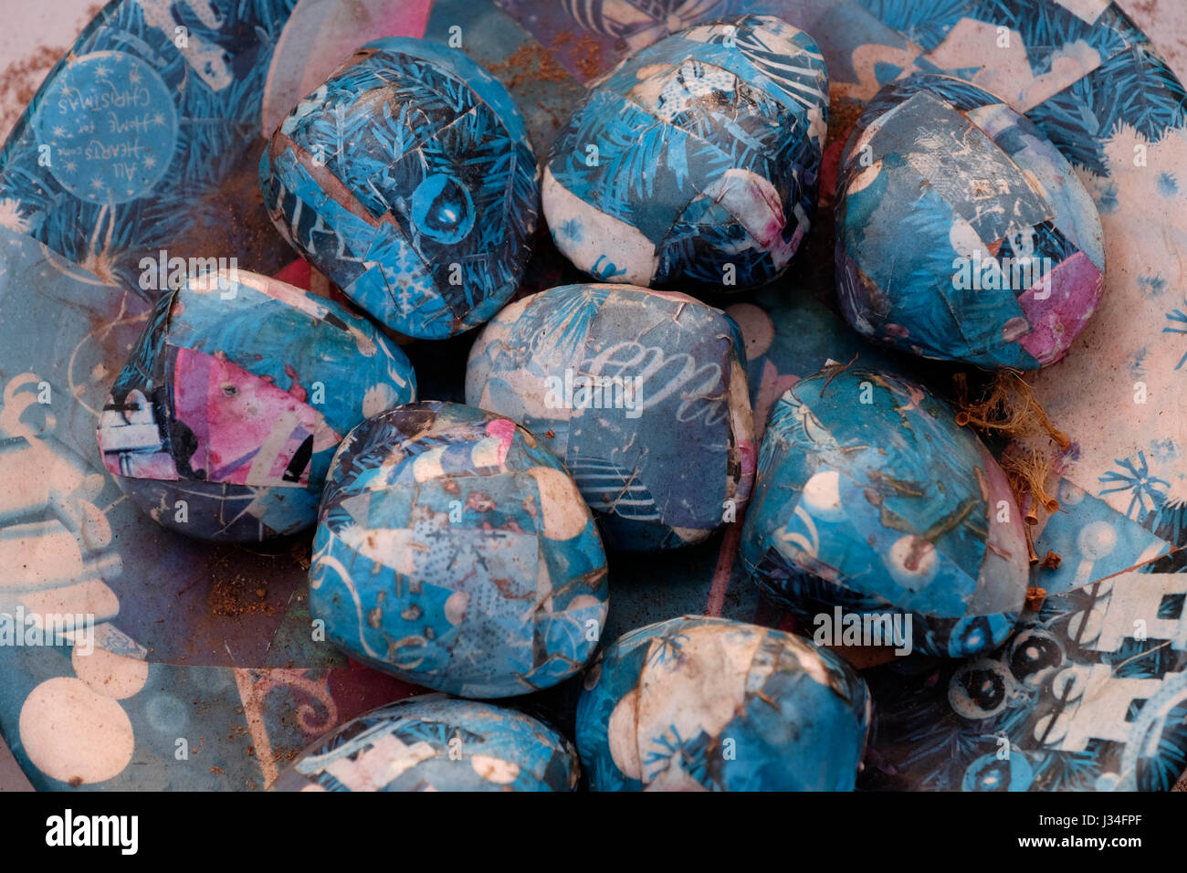 Handbemalte Steine zum Verkauf auf dem Handwerksmarkt von Maputo, der Hauptstadt von Mosambik Afrika Stockfoto