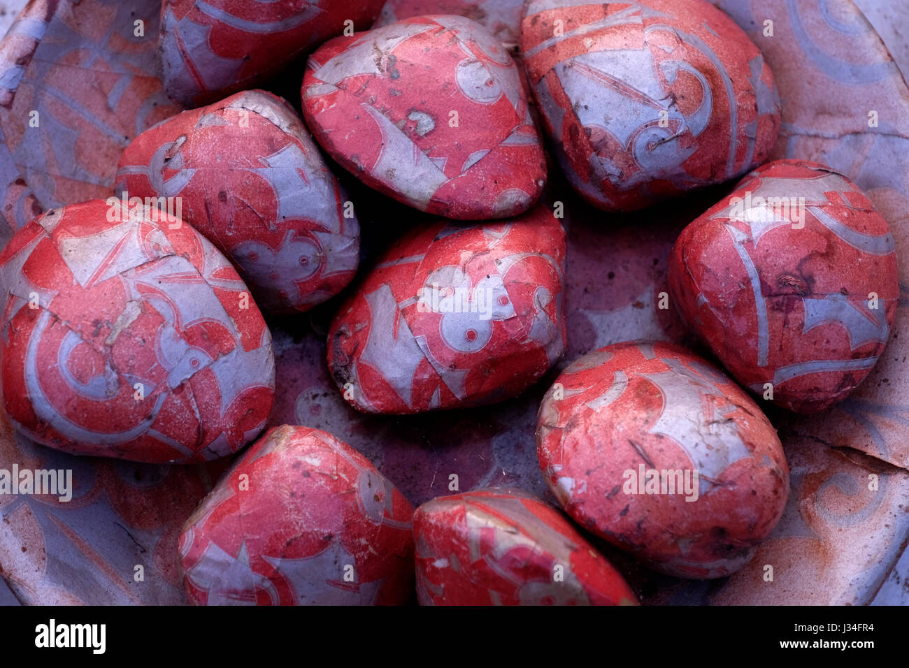 Handbemalte Steine zum Verkauf auf dem Handwerksmarkt von Maputo, der Hauptstadt von Mosambik Afrika Stockfoto