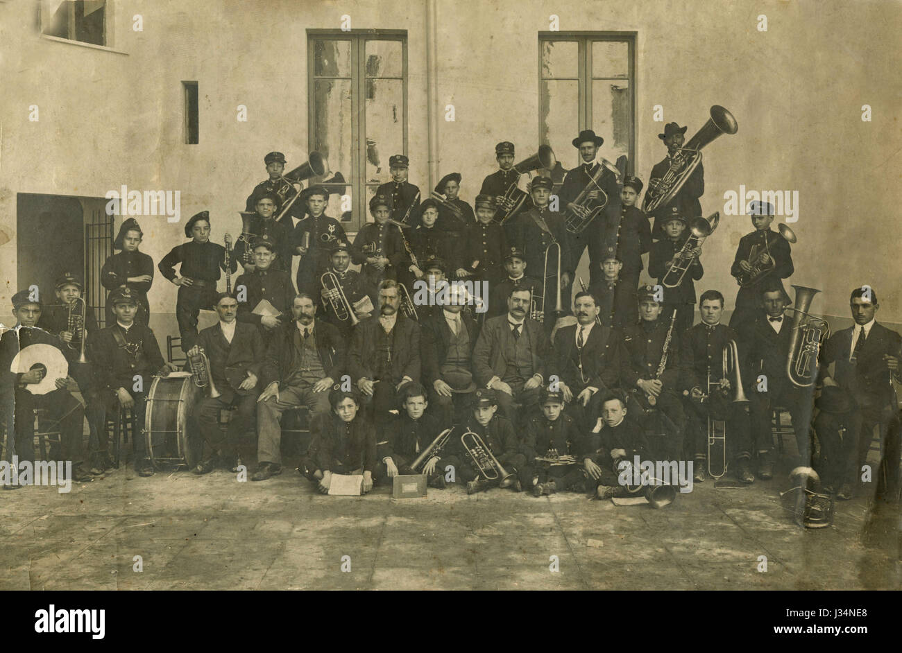 Armee und Kinder-Musik-Band, Italien 1910er Jahre Stockfoto