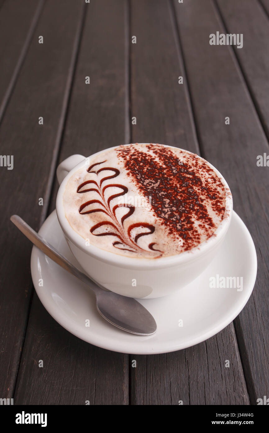 Nahaufnahme schön Nachdüngung Farn Blätter Muster der Moccachino Kaffee Neuseeland Stil Stockfoto