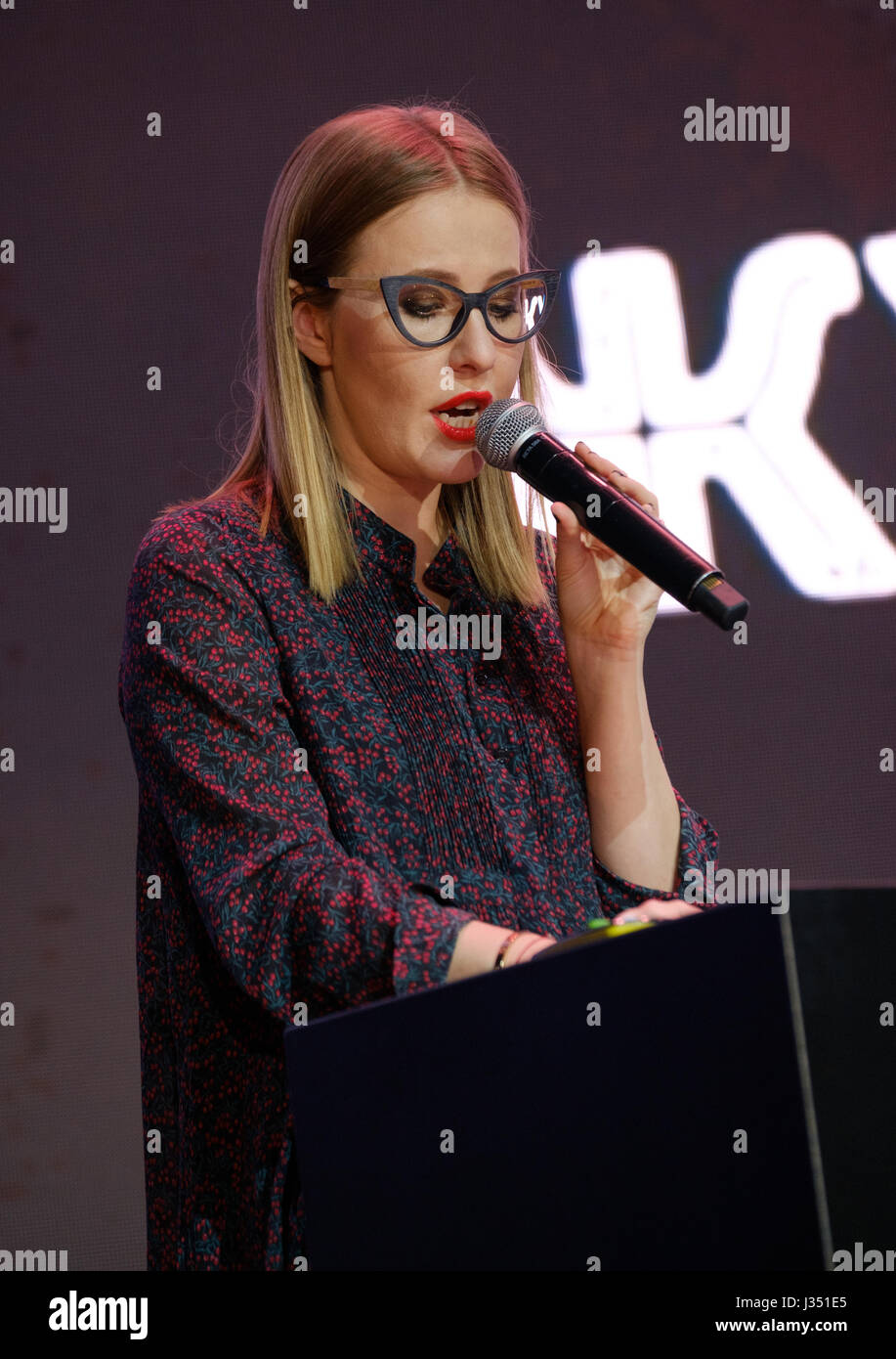 Ksenia Sobchak führt bei Business-Konferenz Stockfoto