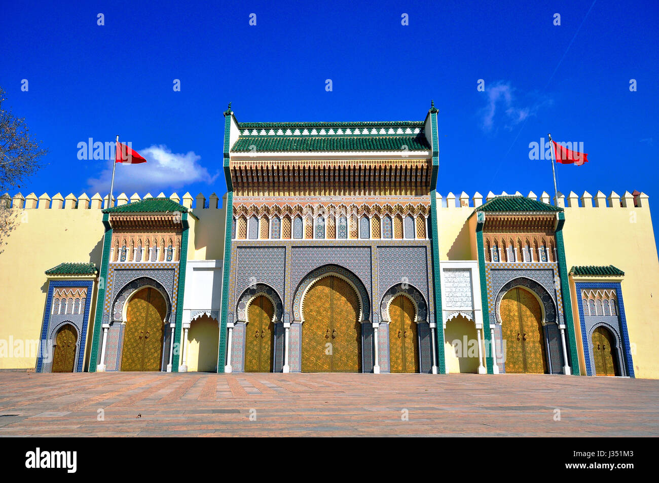 Goldenes Tor des königlichen Palastes. Altstadt von Fes, Königreich Marokko Stockfoto