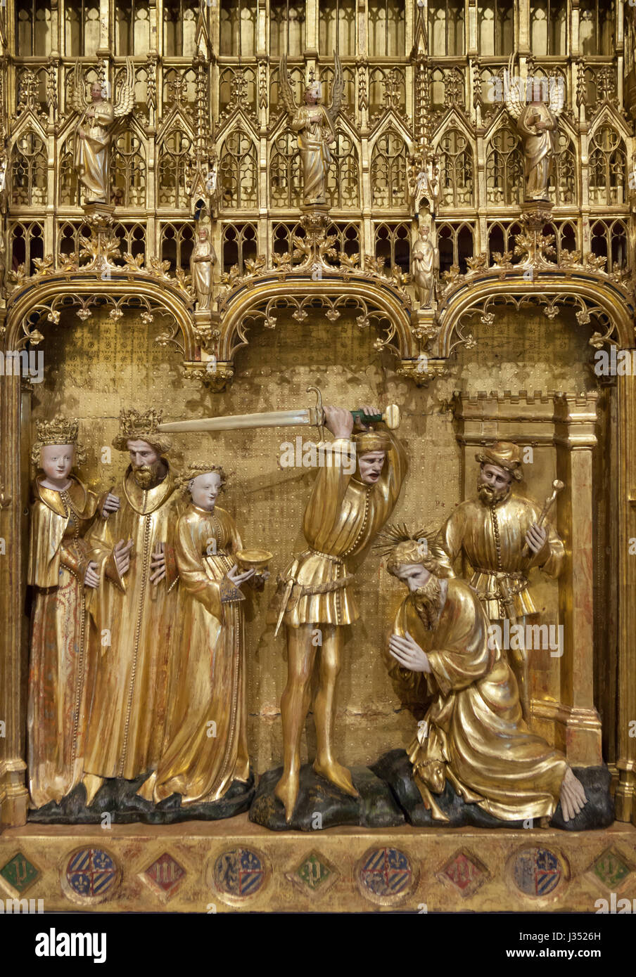 Enthauptung des Heiligen Johannes des Täufers. Detail des Altars der Heiligen und Märtyrer aus der Chartreuse de Champmol flämischen Renaissance-Bildhauers Jacques de Baerze (1390-1399) auf dem Display in das Musée des Beaux-Arts de Dijon (Museum of Fine Arts) in Dijon, Burgund, Frankreich. Stockfoto