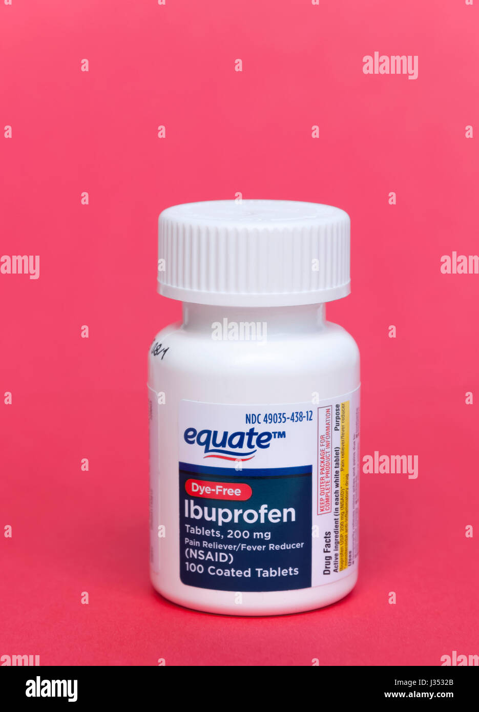 Eine Flasche Equate, generische Ibuprofen (Farbstoff-frei), die verwendet wird, um Entzündungen und Schmerzen im Körper zu reduzieren. Stockfoto