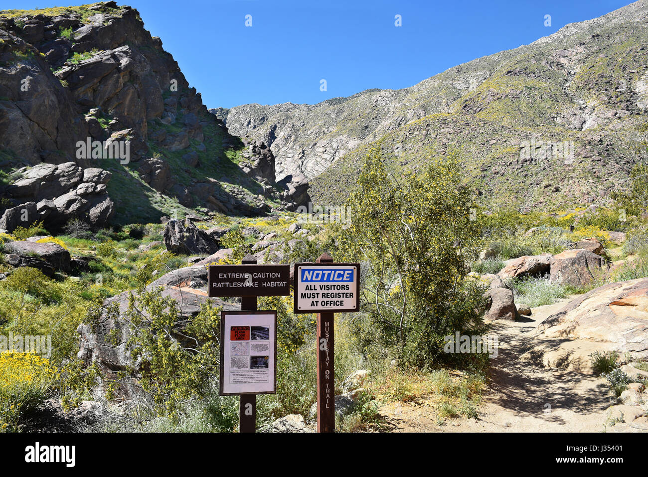 PALM SPRINGS, CA - 24. März 2017: Der Tahquitz Canyon Trail-Kopf. Der Canyon ist eines der schönsten und kulturell sensible Gebiete von der Agua Stockfoto