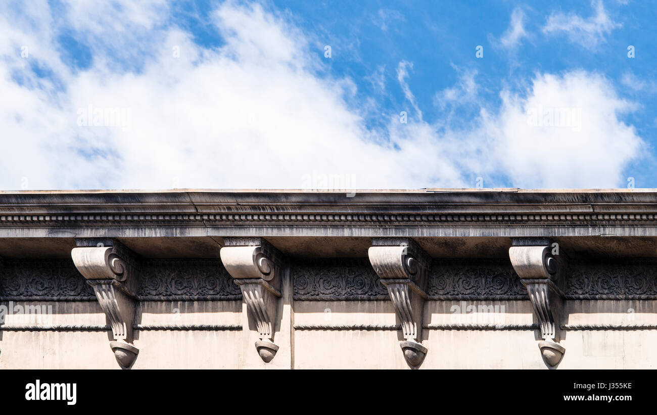 Dach Fassade mit kunstvollen Gesims auf der Rückseite viel Paramount Studios. Stockfoto