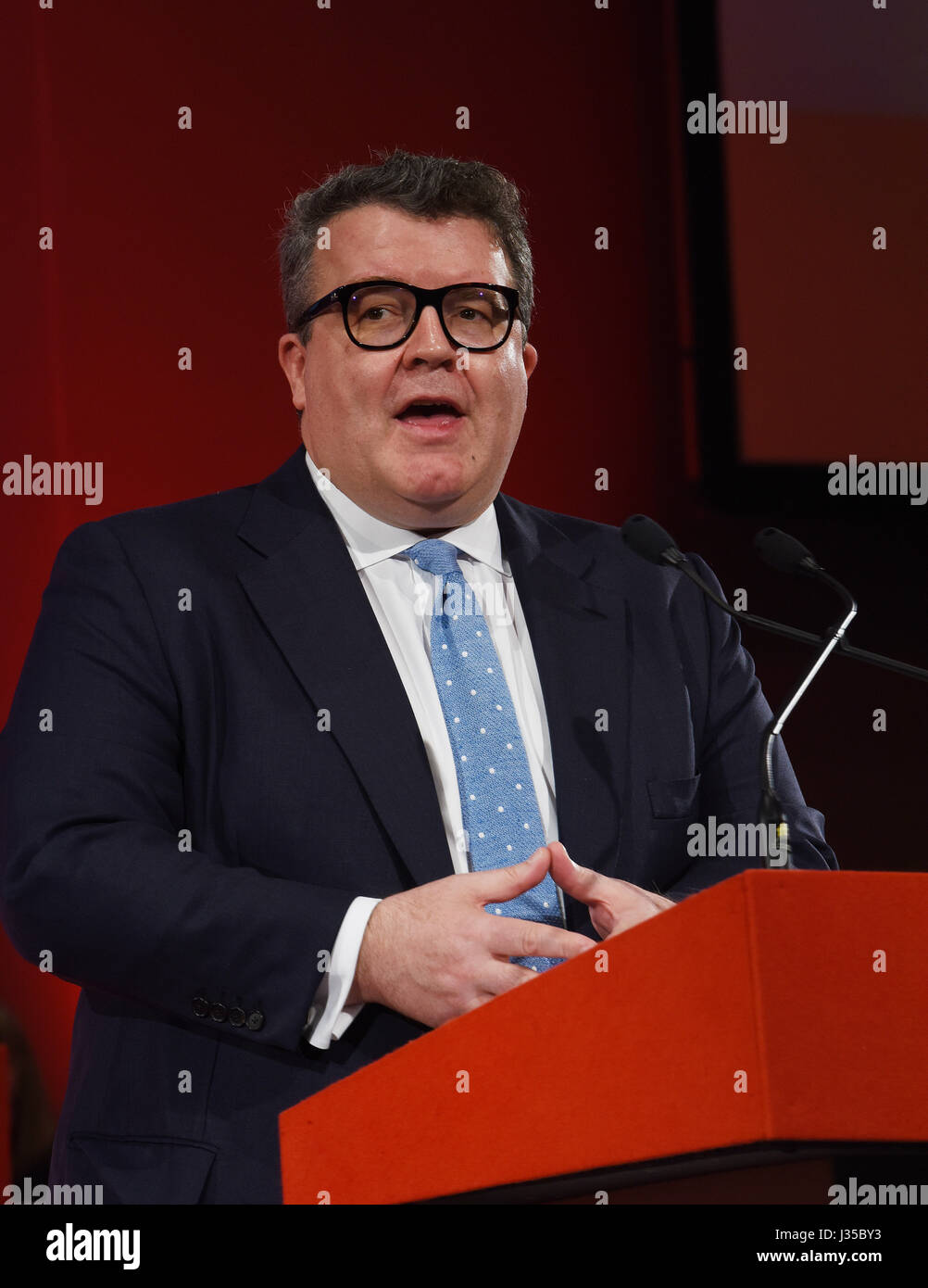 Tom Watson stellvertretender Vorsitzender der Labour Party anlässlich der USDAW Konferenz in Blackpool heute (2.5,17) Zitat ''... ...aber manchmal die wichtigste Frage ist nicht, was die besten PM macht es ist, wer die beste MP macht ""Boris Johnson ist ein Caggy zur Verfügung gestellt, unter der Leitung von Käse Fopdoddle mit einem Talent für Slummocking über"© Copyright Della Batchelor 08731-361-937 della@dbphoto-mail.co.uk obligatorischen Credit Della Batchelor alle Rechte vorbehalten , Urheberpersönlichkeitsrechte unter Copyright Design und Patent handeln 1988. kein Teil dieses Foto geteilt werden reproduziert oder übertragen ohne Erlaubnis. Fotos für Stockfoto