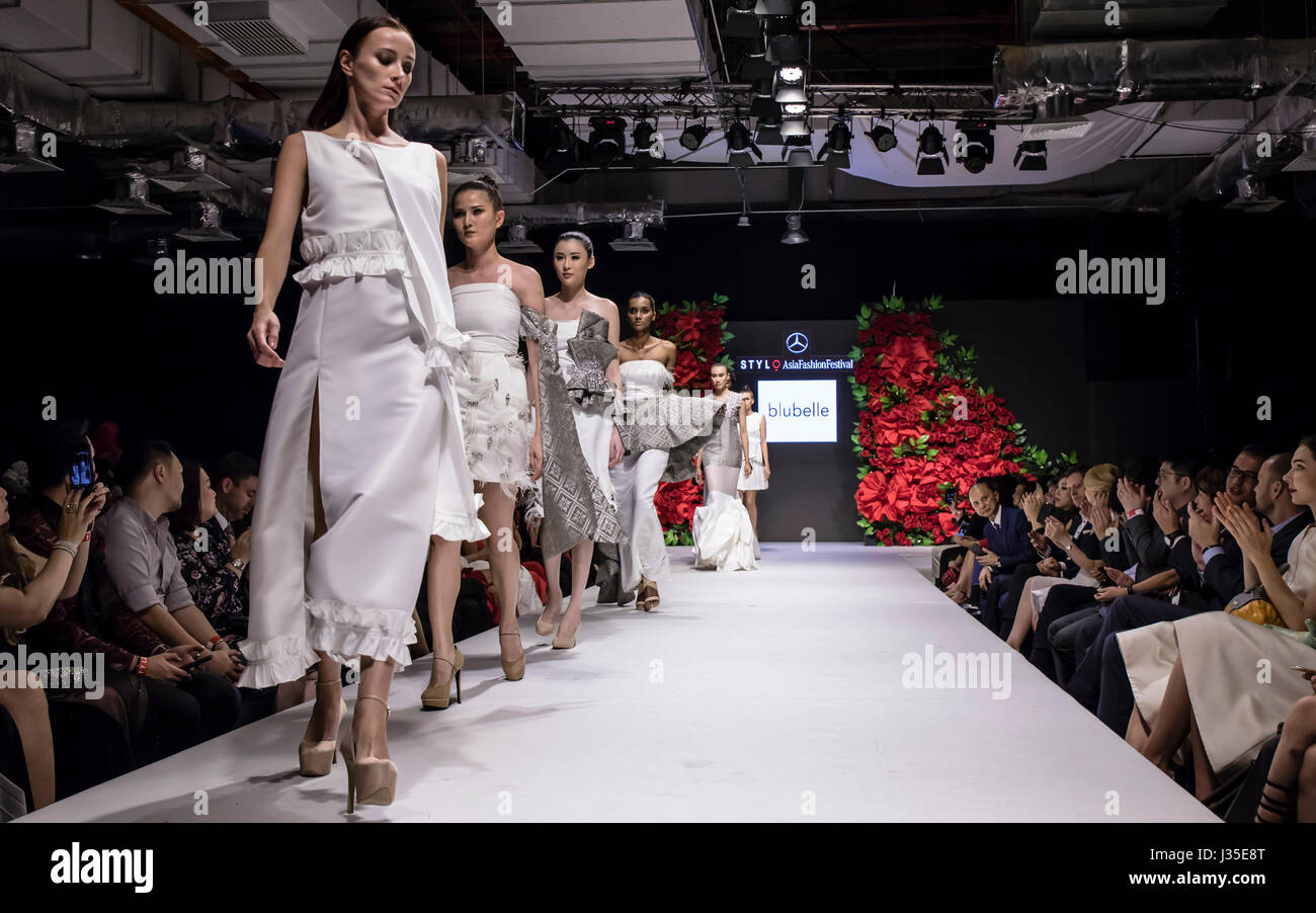 Kuala Lumpur, Malaysia. 2. Mai 2017. Mercedes STYLO Asia Fashion Festival 2017 beginnt in Kuala Lumpur. Das Mode-Festival startet mit ein Schaufenster der Couture Entwürfe Mode. Bildnachweis: Danny Chan/Alamy Live-Nachrichten Stockfoto