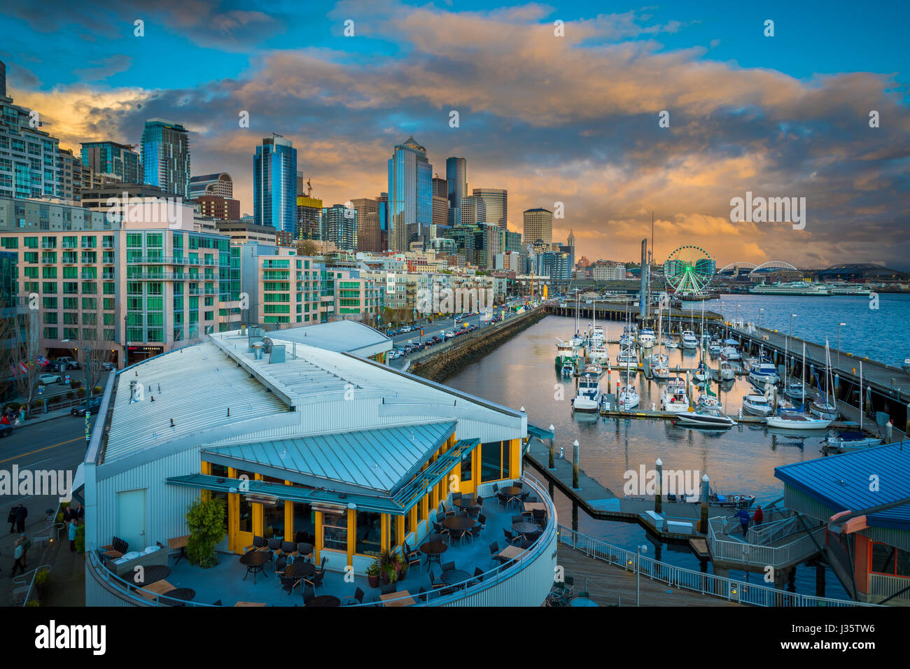 Seattle Skyline vom Pier 66 Stockfoto