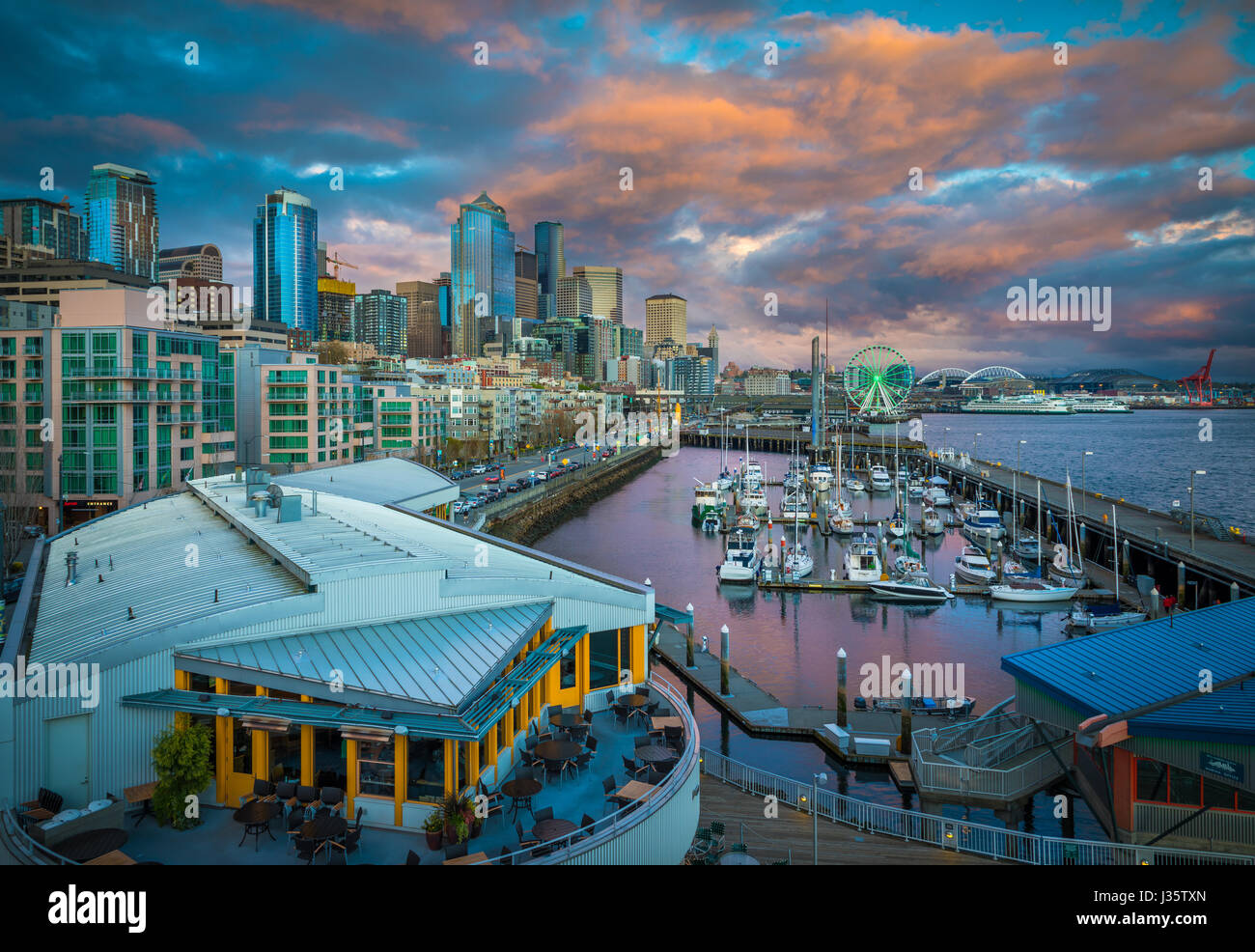 Seattle Skyline vom Pier 66 Stockfoto