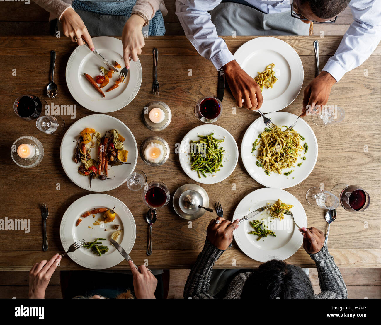 Freunde, Essen gemeinsam Küche Futternapf Stockfoto