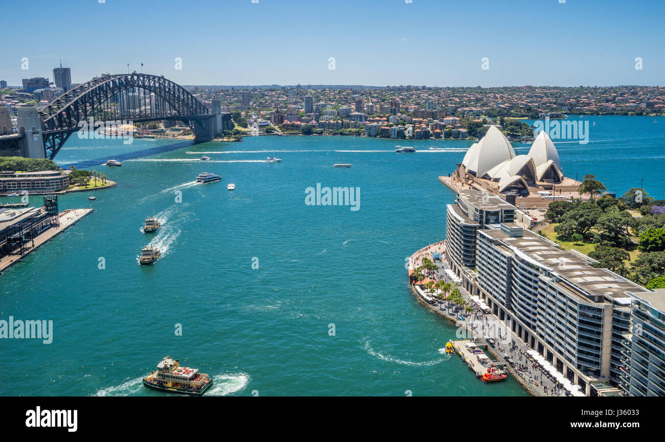 Australien, New South Wales, Sydney, Luftaufnahme von Sydney Cove mit Harbour Bridge, Opera House und Circular Quay East Stockfoto