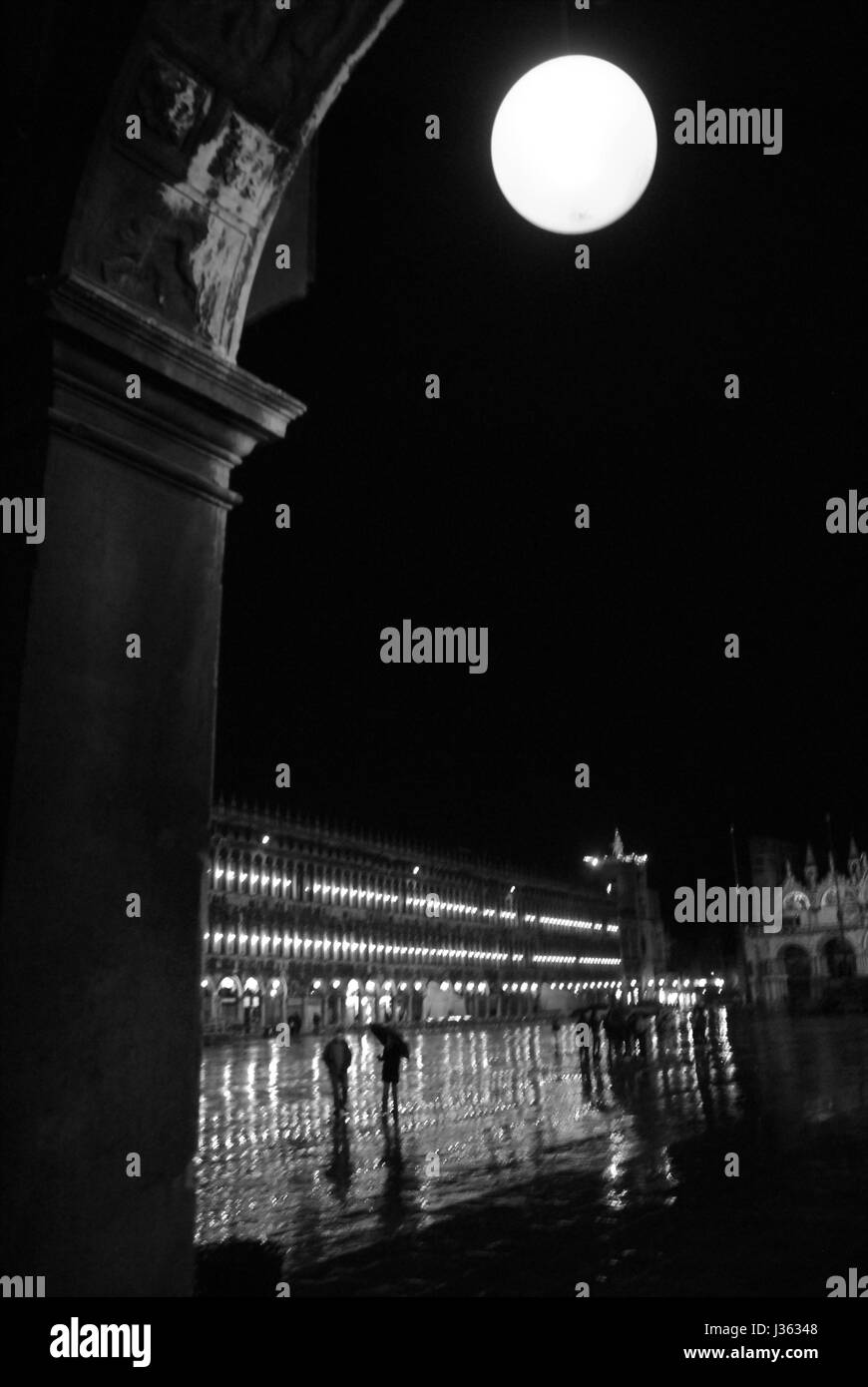 Regnerischen Nachtzeit, St. Marks Platz, Venedig Stockfoto