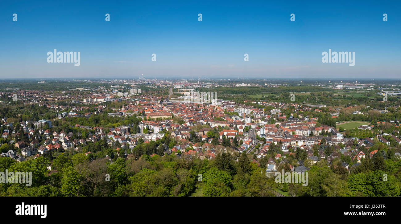 Blick über die Stadt Karlsruhe vom Turmberg Hill in Deutschland Stockfoto