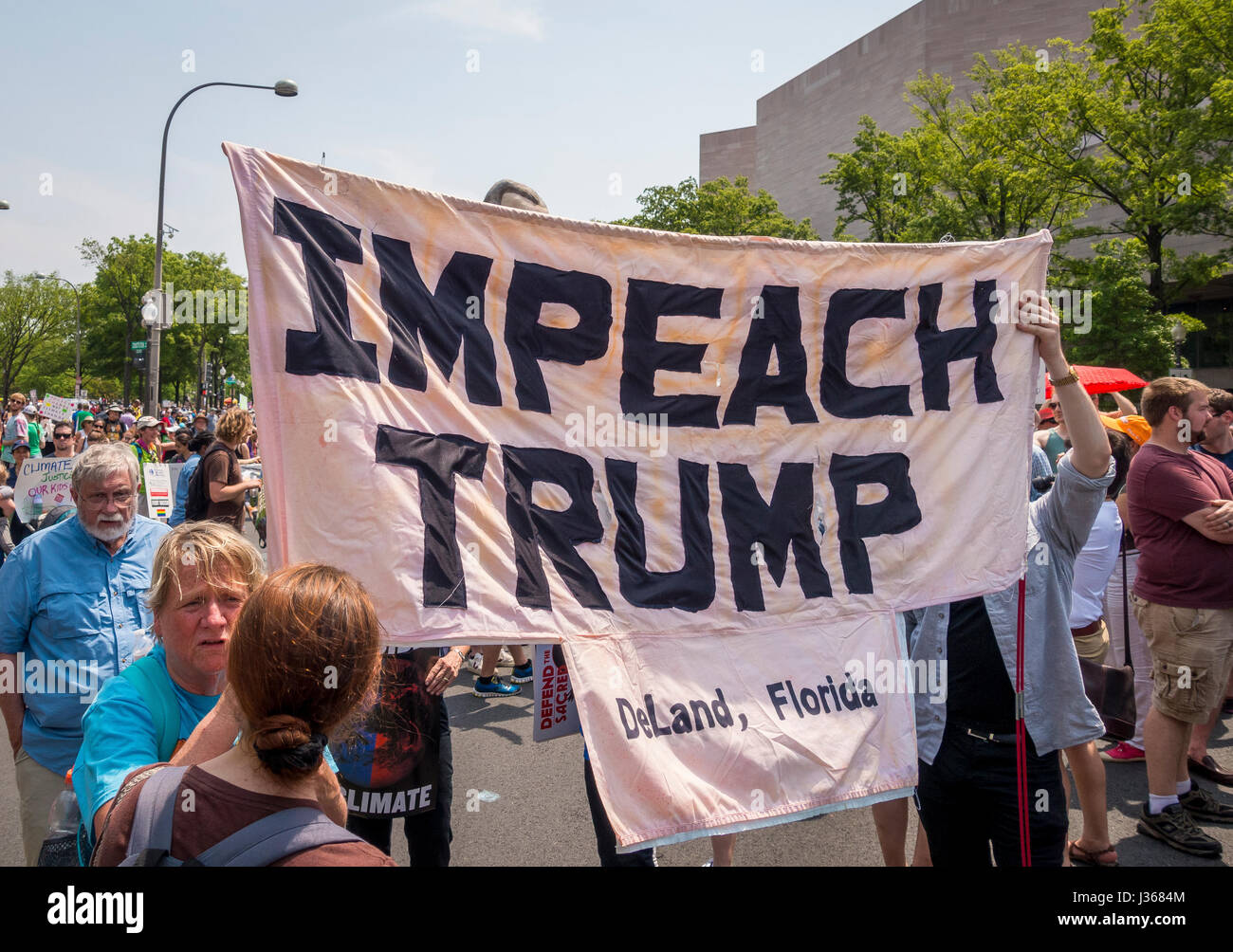 WASHINGTON, DC, USA - Climate March Demonstranten protestieren, seines Amtes zu entheben Trump Zeichen. Stockfoto