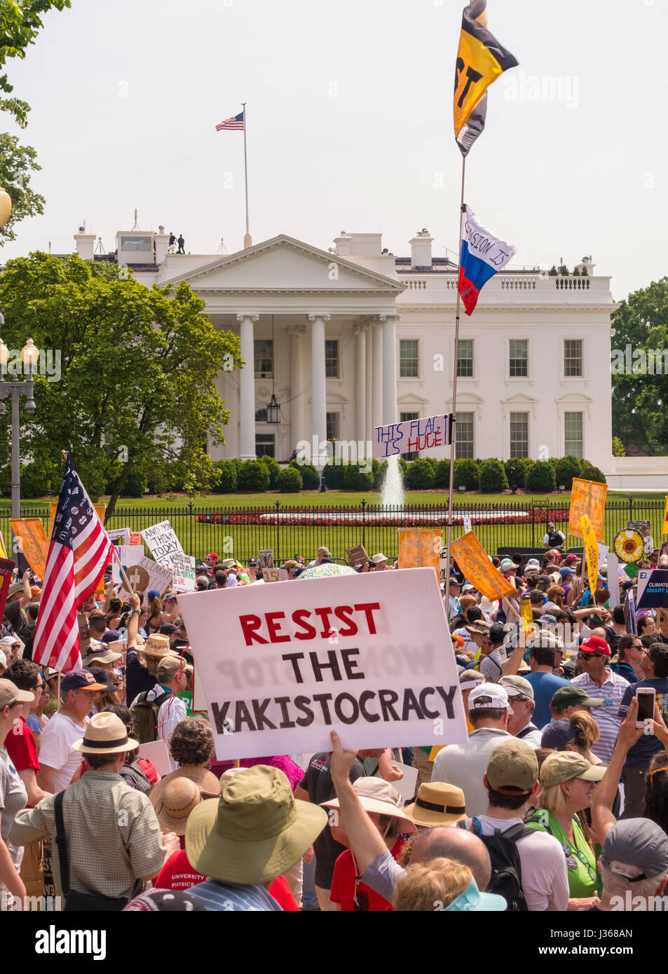 WASHINGTON, DC, USA - Climate March Demonstranten protestieren vor dem weißen Haus, widerstehen, Kakistokratie Zeichen. Stockfoto